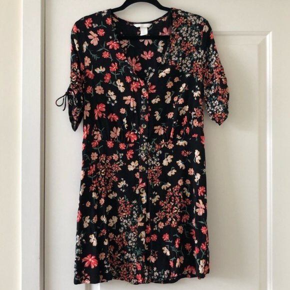 H&M Dresses & Skirts - H&M Floral black  Dress